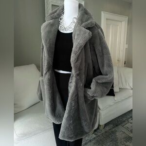 NWT BLANK NYC Faux Fur Gray Oversized Cozy Soft Mob Wife Teddy Jacket Size M
